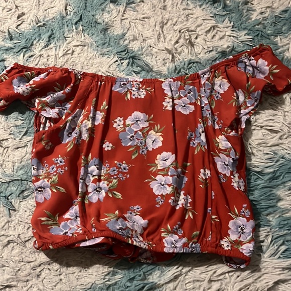 American Eagle cropped off the shoulder top - Picture 2 of 3